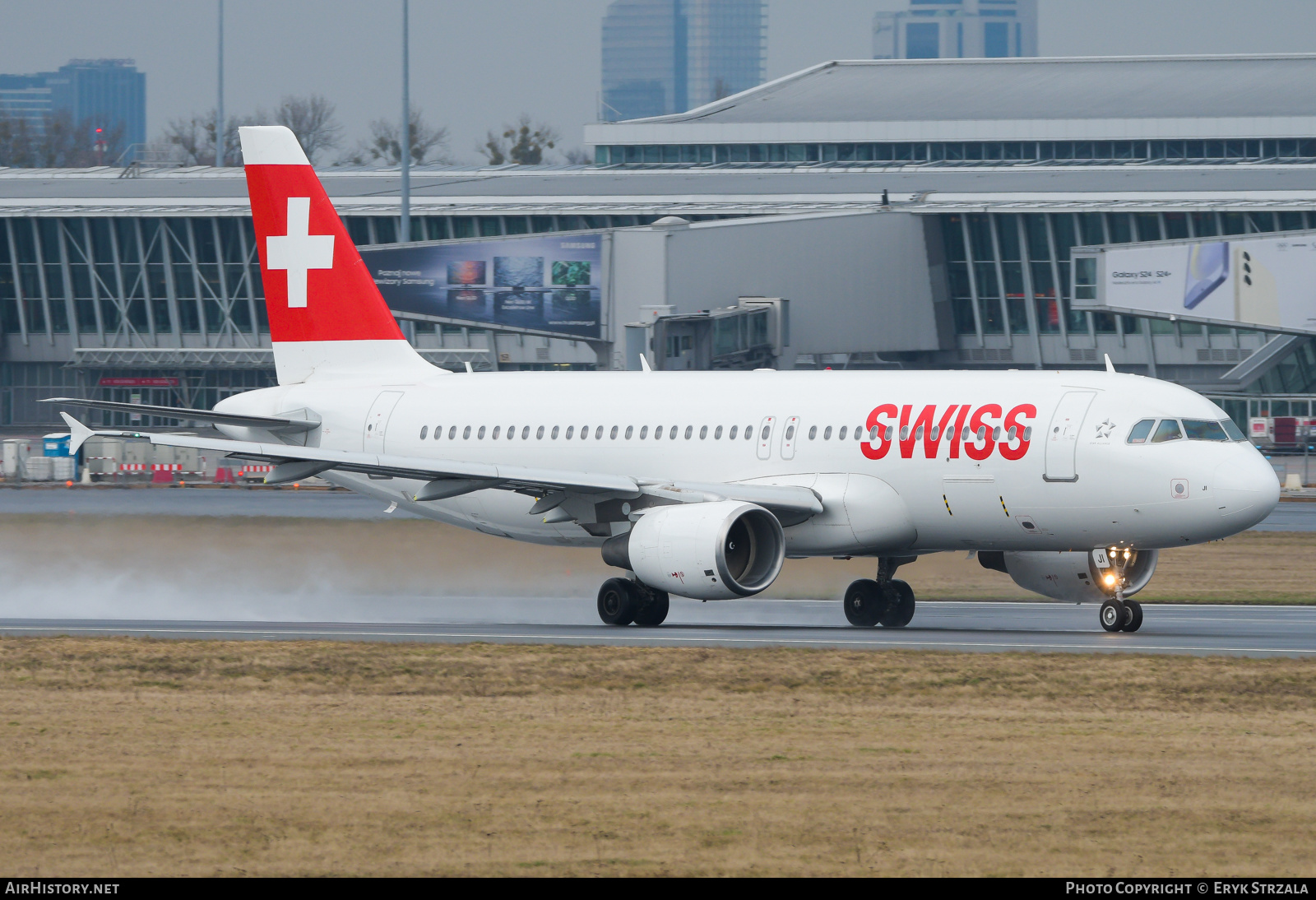Aircraft Photo of HB-IJI | Airbus A320-214 | Swiss International Air Lines | AirHistory.net #662961