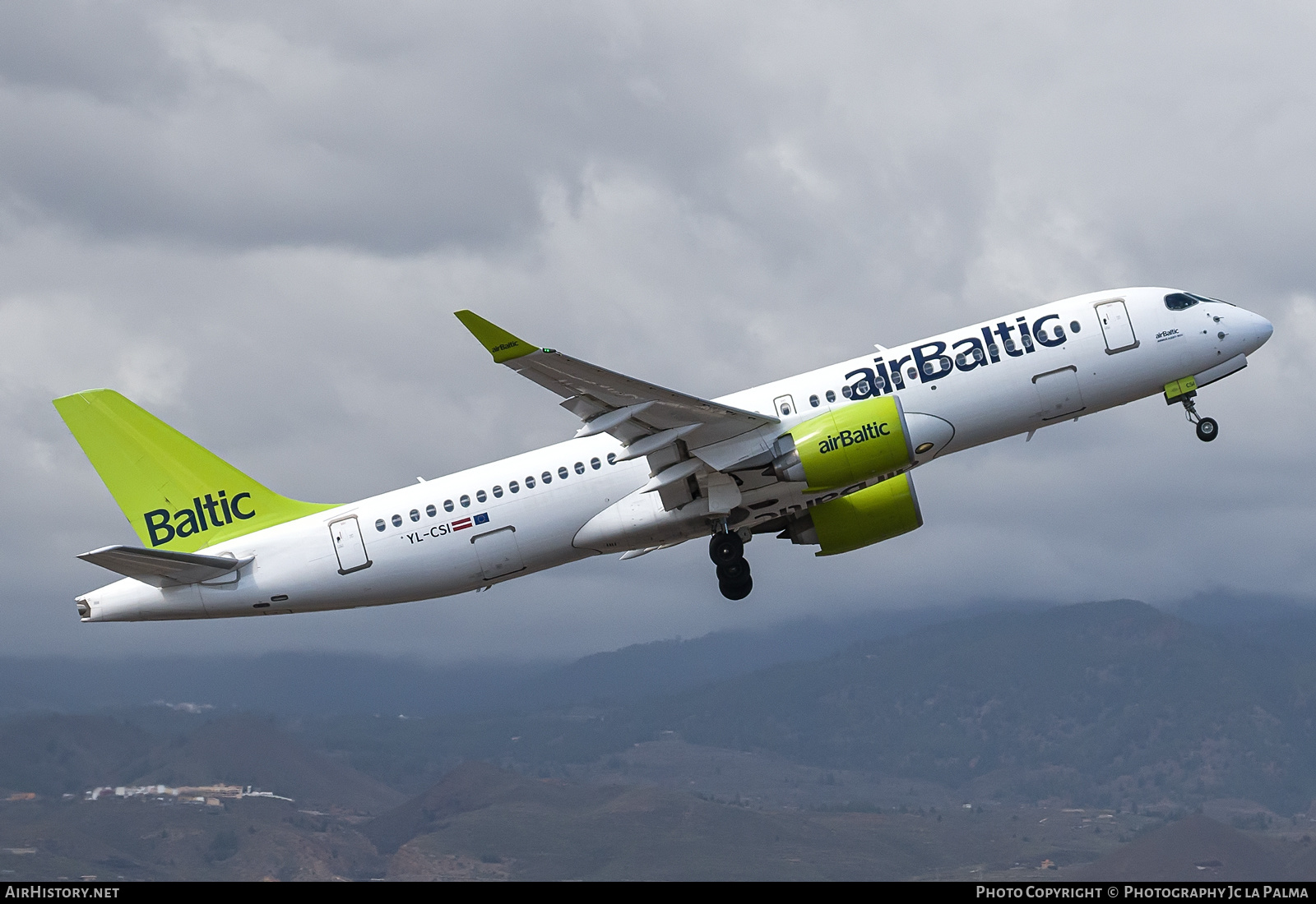 Aircraft Photo of YL-CSI | Bombardier CSeries CS300 (BD-500-1A11) | AirBaltic | AirHistory.net #662966