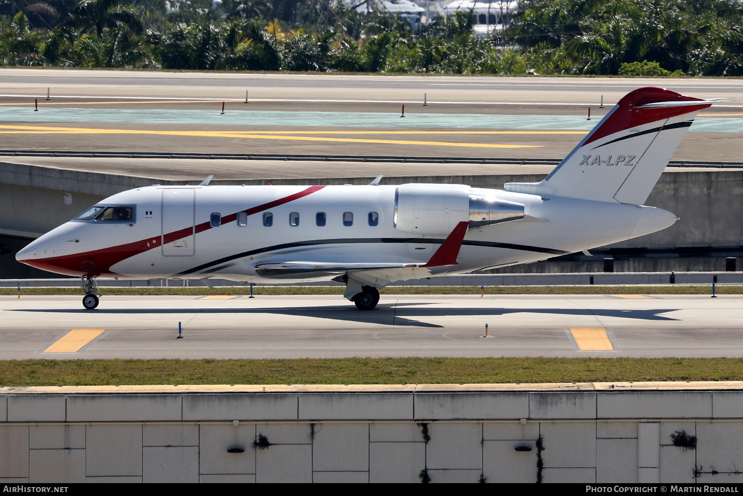 Aircraft Photo of XA-LPZ | Bombardier Challenger 605 (CL-600-2B16) | AirHistory.net #662993