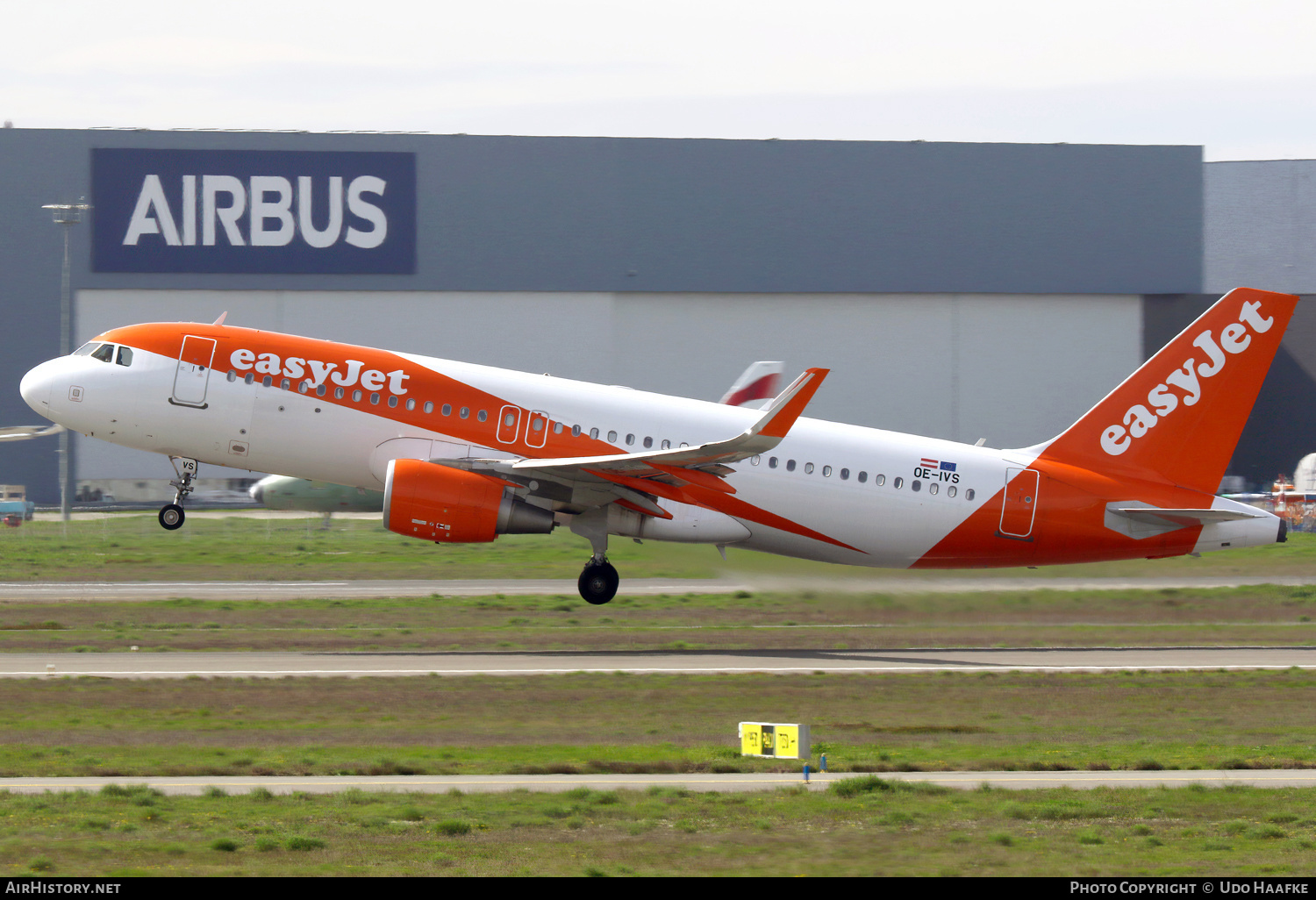 Aircraft Photo of OE-IVS | Airbus A320-214 | EasyJet | AirHistory.net #663002