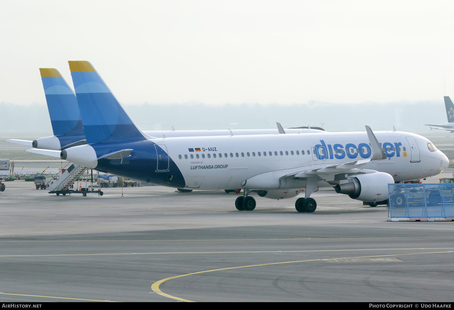 Aircraft Photo of D-AIUZ | Airbus A320-214 | Discover Airlines | AirHistory.net #663003