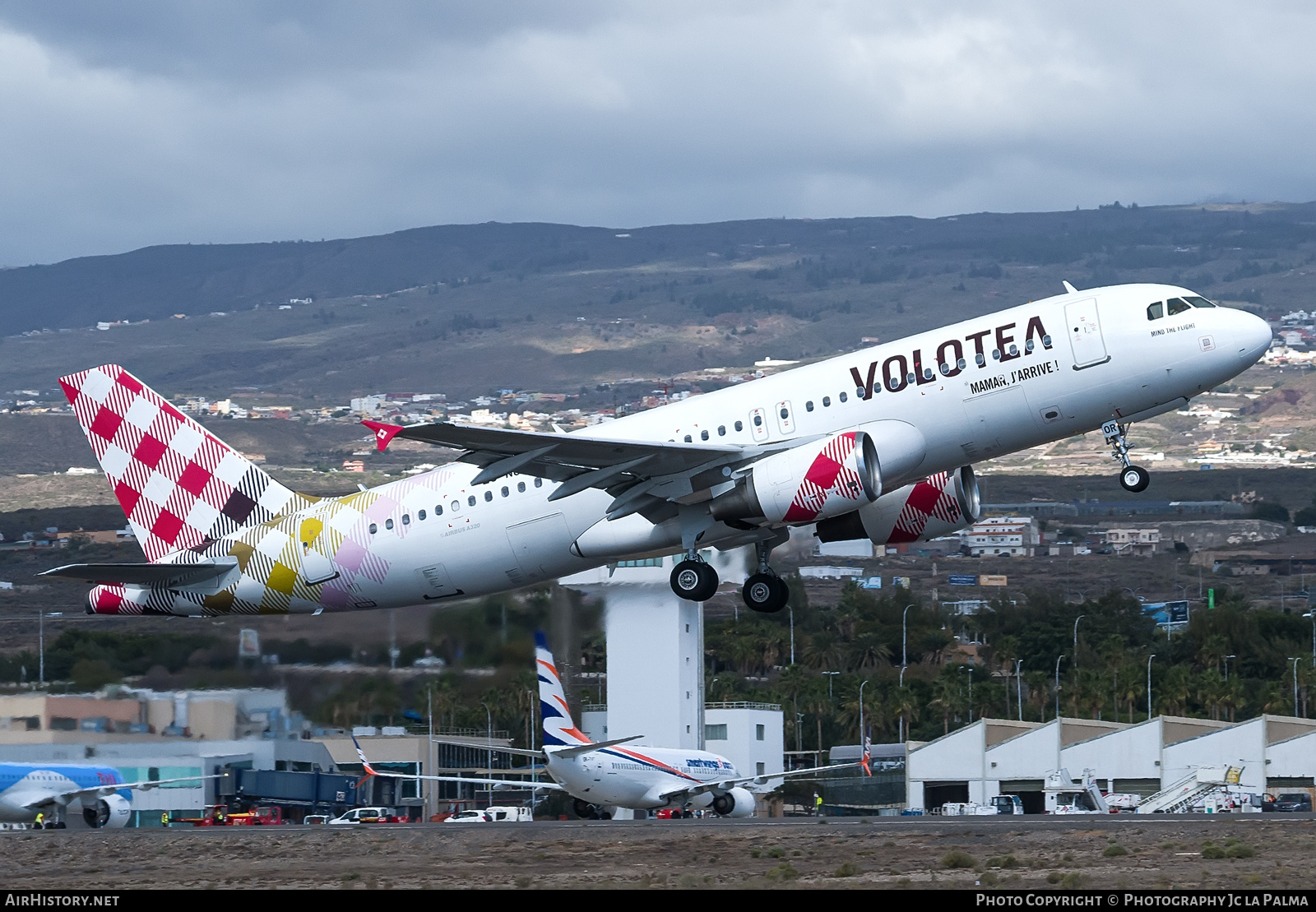 Aircraft Photo of EC-NOR | Airbus A320-216 | Volotea | AirHistory.net #663048