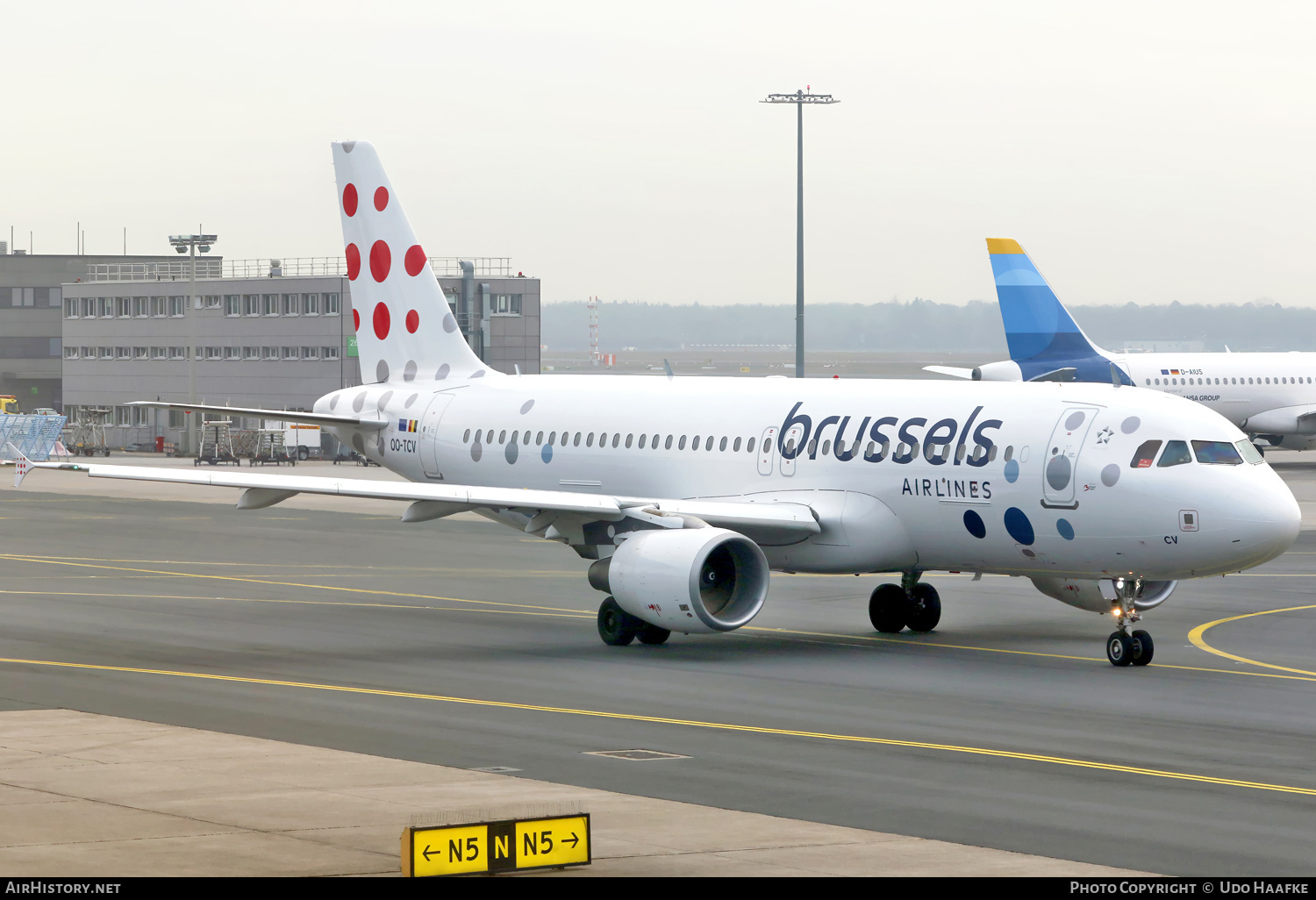 Aircraft Photo of OO-TCV | Airbus A320-231 | Brussels Airlines | AirHistory.net #663052