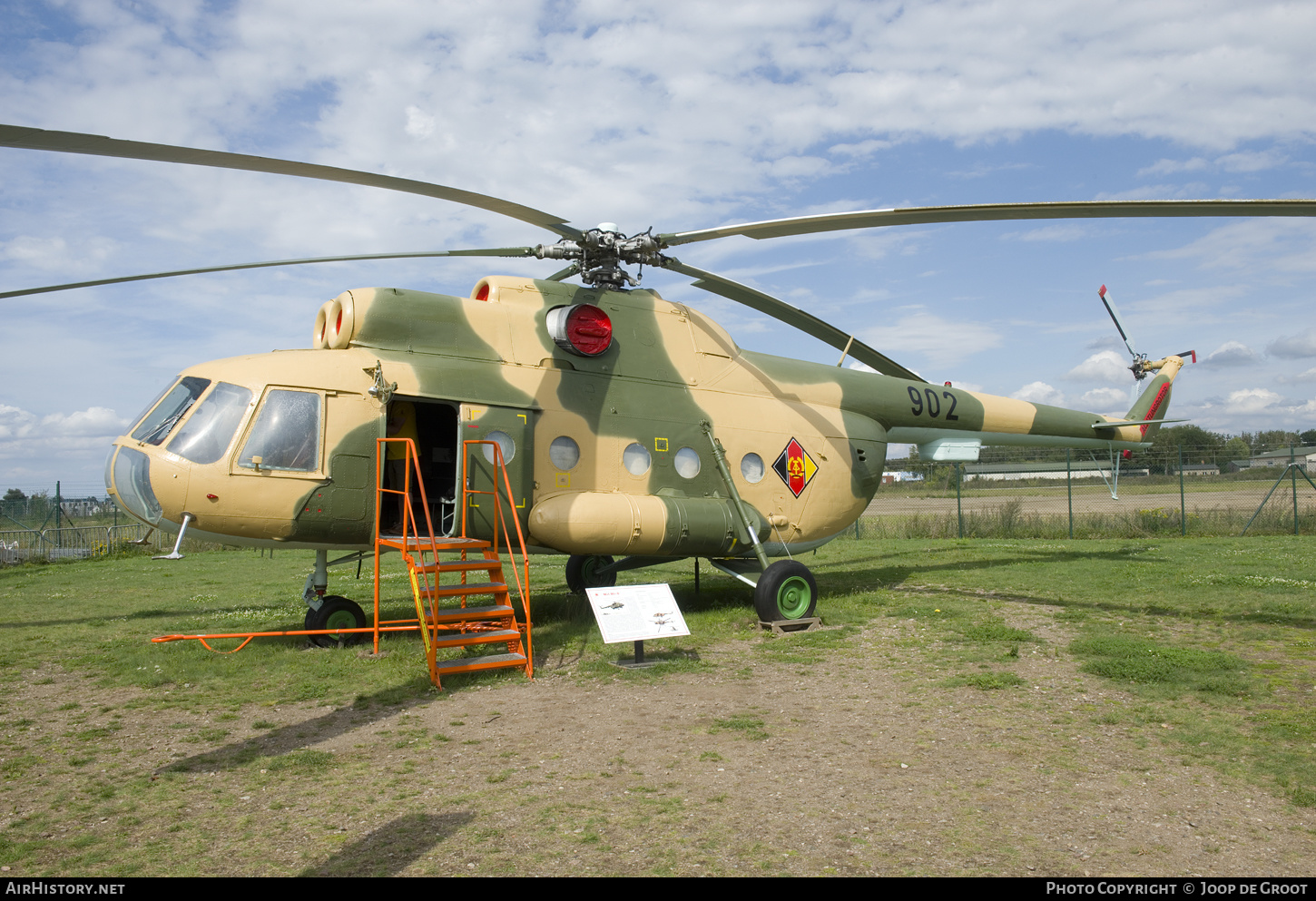 Aircraft Photo of 902 | Mil Mi-8T | East Germany - Air Force | AirHistory.net #663112