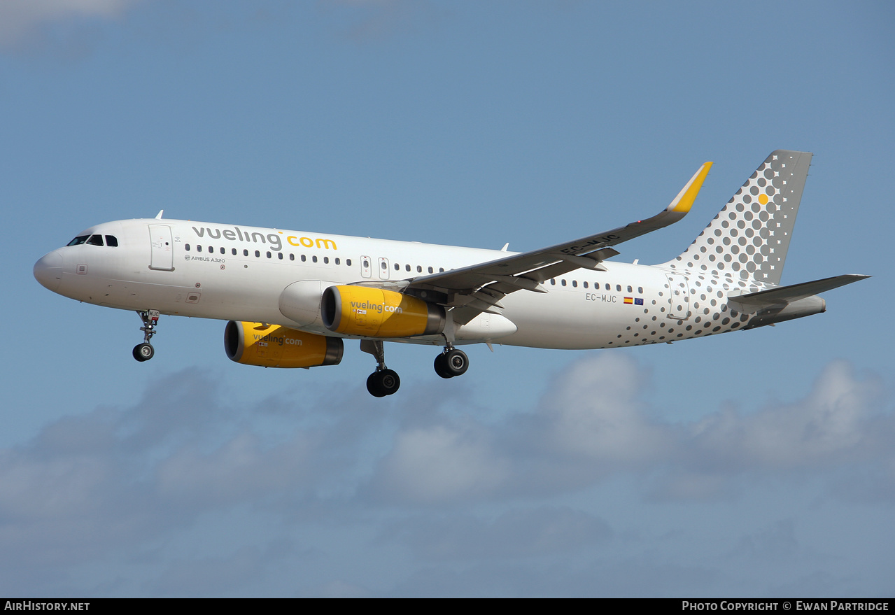 Aircraft Photo of EC-MJC | Airbus A320-232 | Vueling Airlines | AirHistory.net #663151