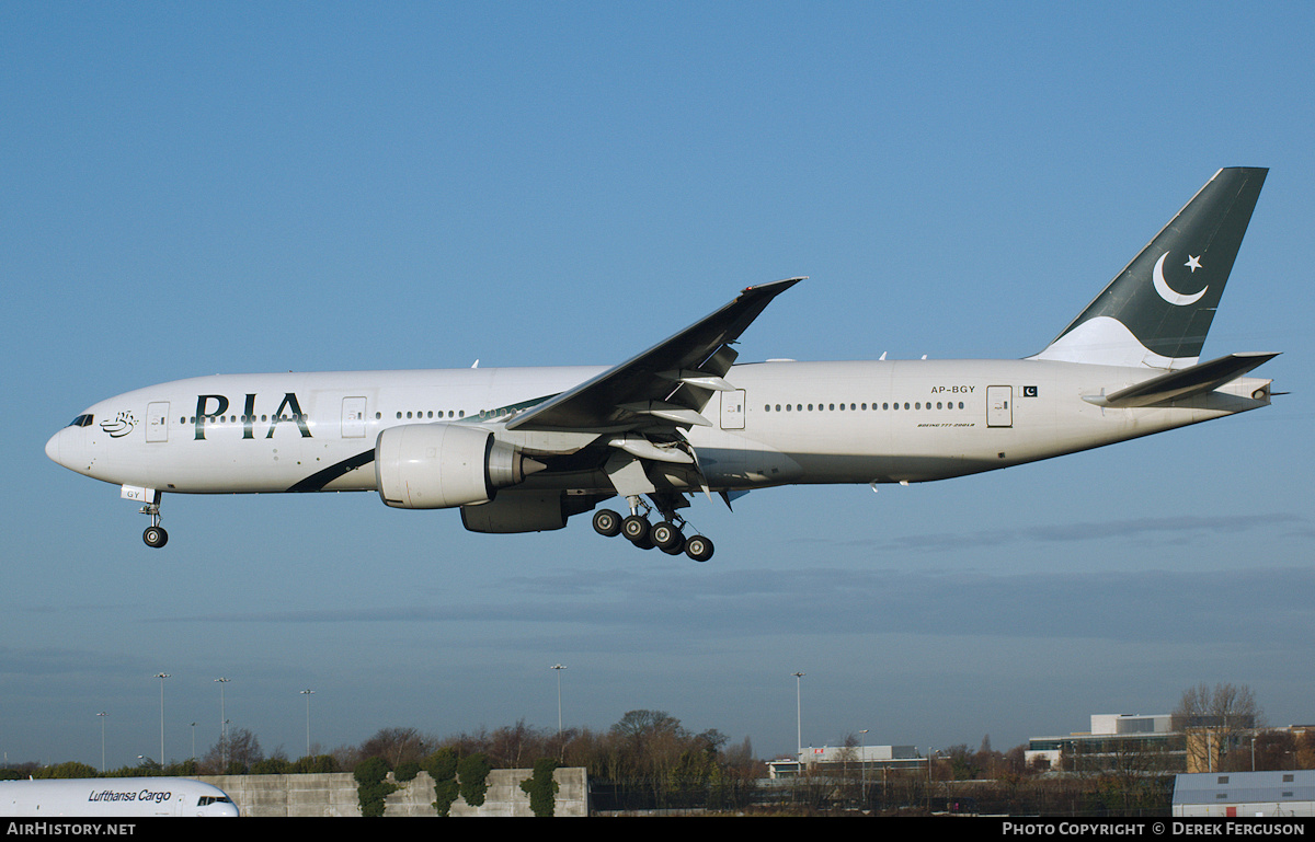 Aircraft Photo of AP-BGY | Boeing 777-240/ER | Pakistan International Airlines - PIA | AirHistory.net #663215