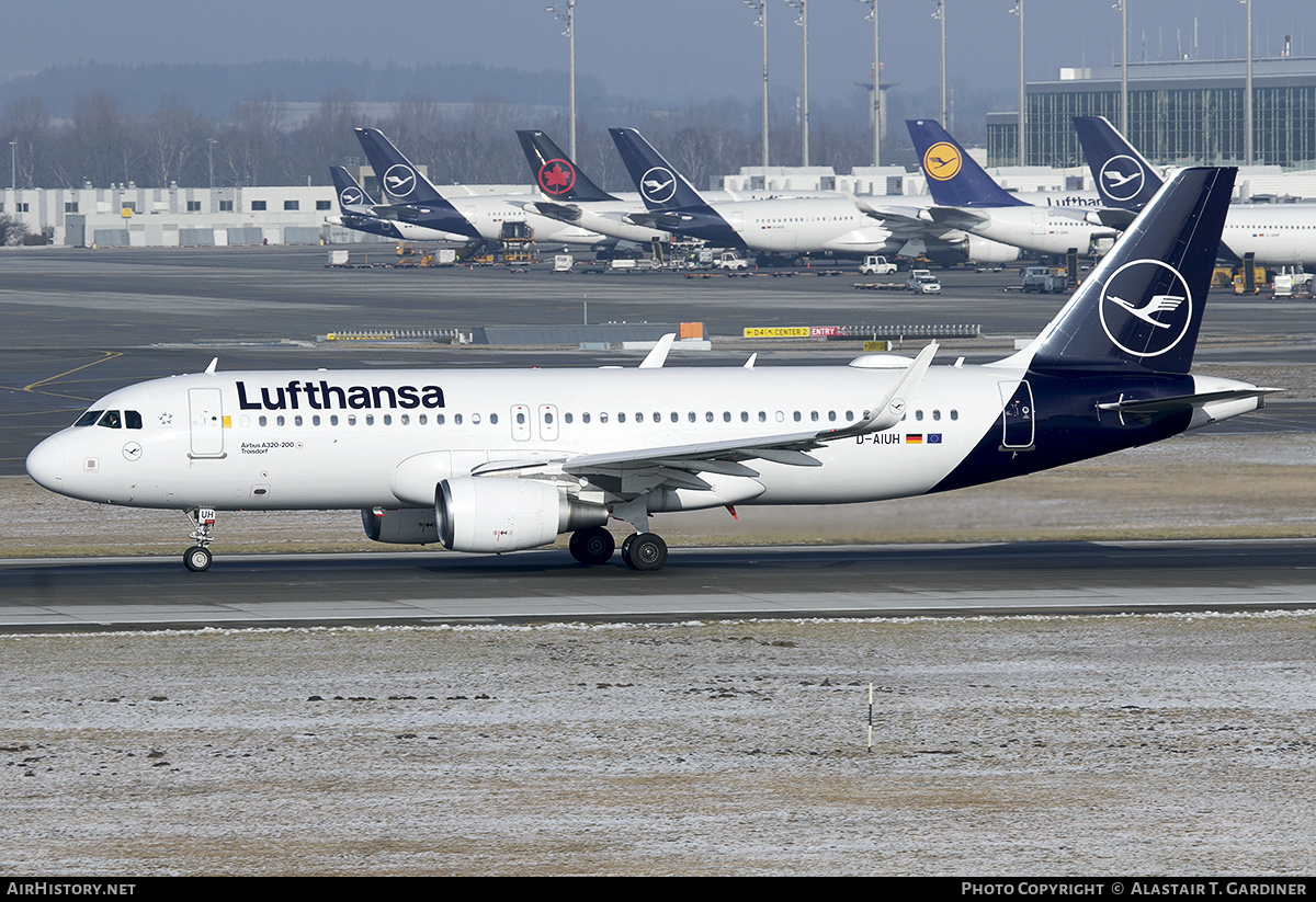 Aircraft Photo of D-AIUH | Airbus A320-214 | Lufthansa | AirHistory.net #663266