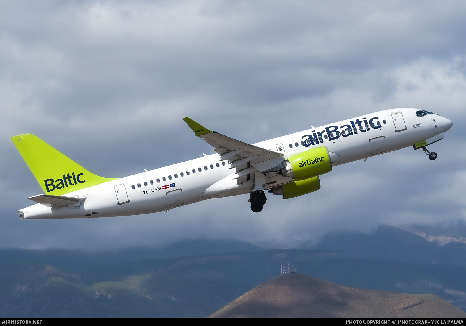 Aircraft Photo of YL-CSM | Airbus A220-371 (BD-500-1A11) | AirBaltic | AirHistory.net #663341