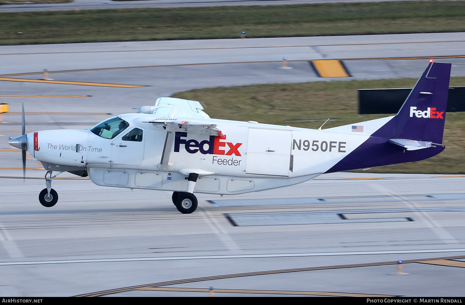 Aircraft Photo of N950FE | Cessna 208B Super Cargomaster | FedEx Feeder | AirHistory.net #663501