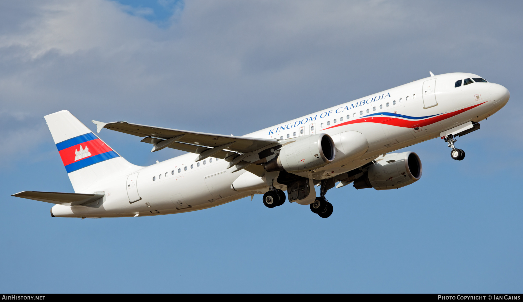 Aircraft Photo of B-6738 | Airbus A320-214 | Kingdom of Cambodia | AirHistory.net #663625