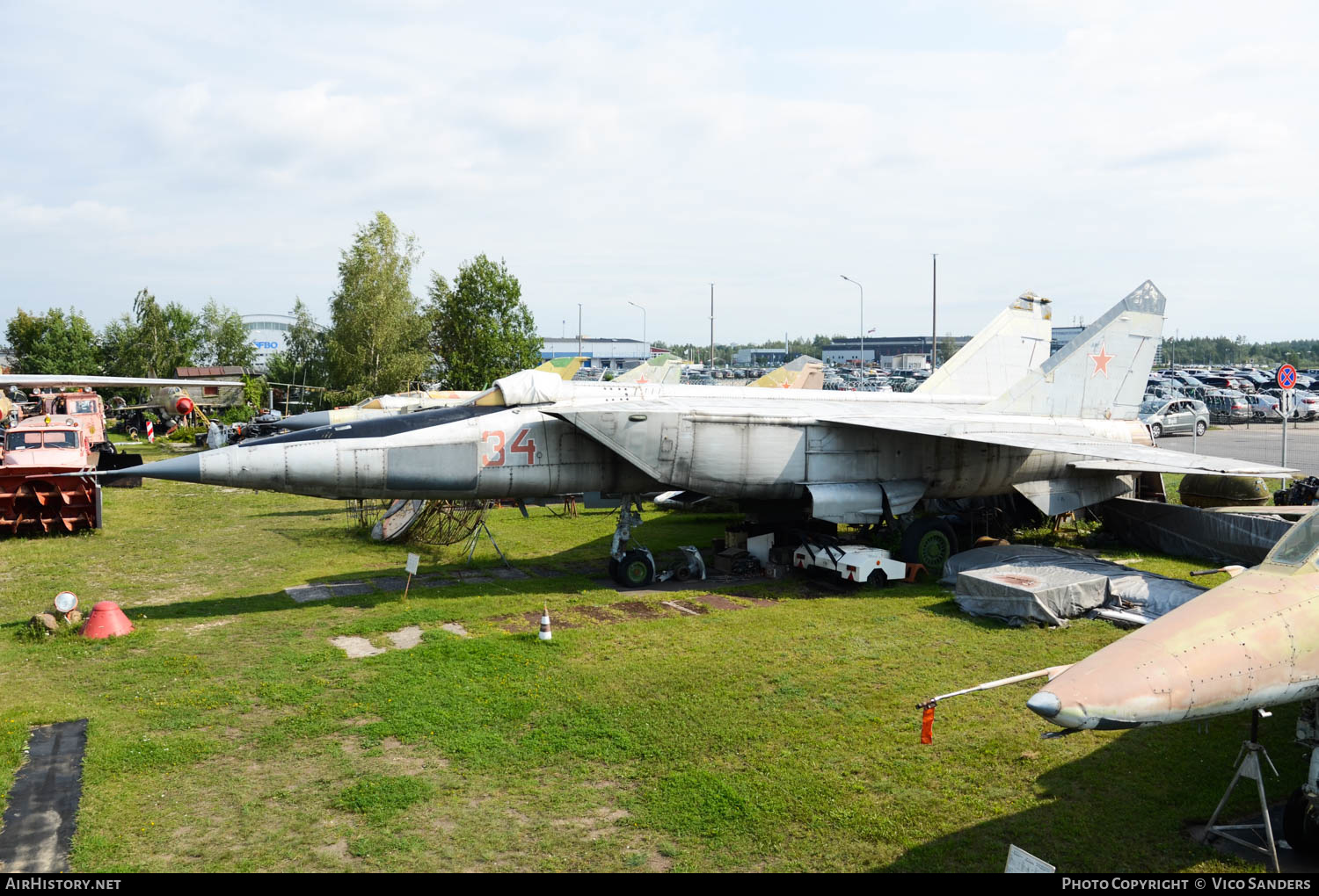 Aircraft Photo of 34 red | Mikoyan-Gurevich MiG-25RBS | Soviet Union - Air Force | AirHistory.net #663670