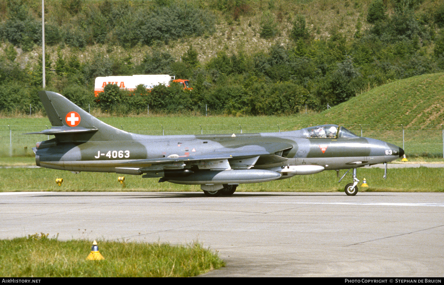 Aircraft Photo of J-4063 | Hawker Hunter F58 | Switzerland - Air Force | AirHistory.net #663761