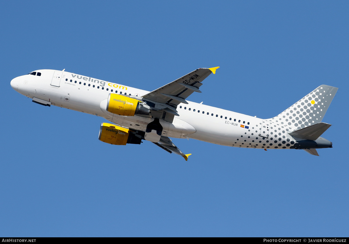 Aircraft Photo of EC-MUM | Airbus A320-214 | Vueling Airlines | AirHistory.net #663836