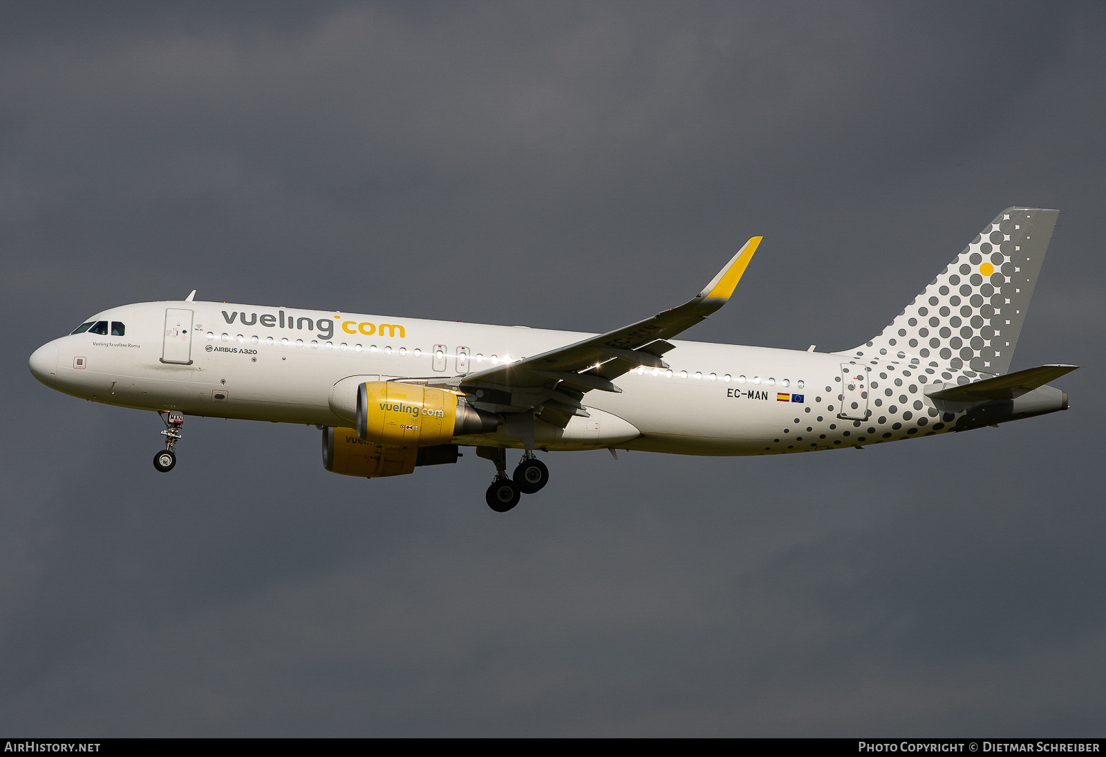 Aircraft Photo of EC-MAN | Airbus A320-214 | Vueling Airlines | AirHistory.net #663949