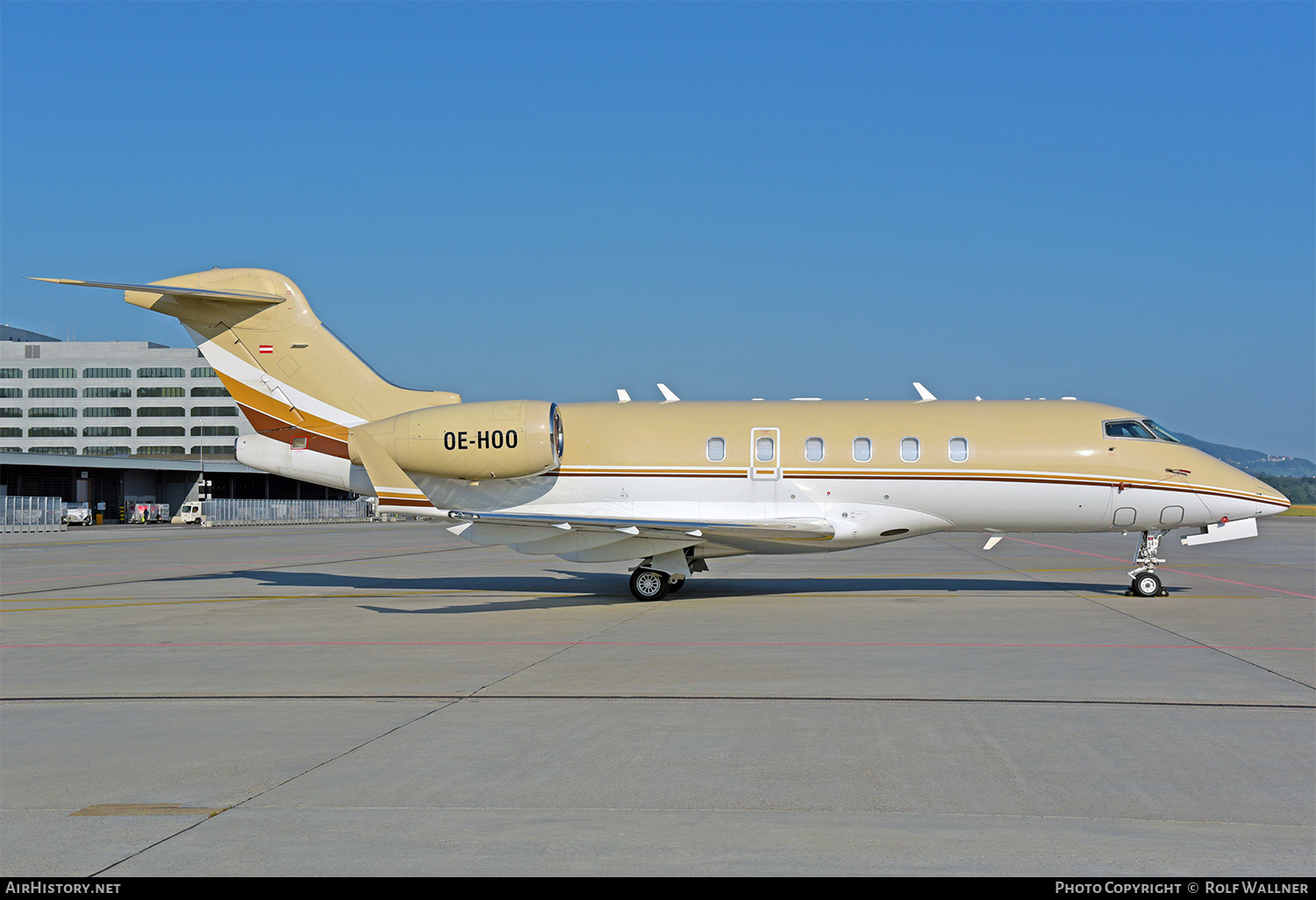 Aircraft Photo of OE-HOO | Bombardier Challenger 300 (BD-100-1A10) | AirHistory.net #663984