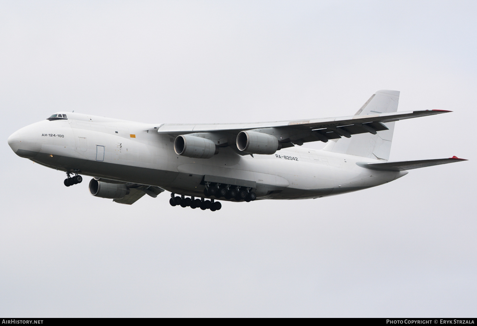 Aircraft Photo of RA-82042 | Antonov An-124-100 Ruslan | AirHistory.net #664065