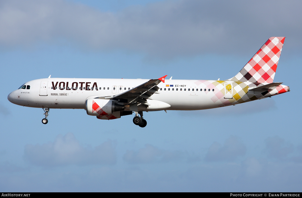 Aircraft Photo of EC-NOY | Airbus A320-214 | Volotea | AirHistory.net #664105