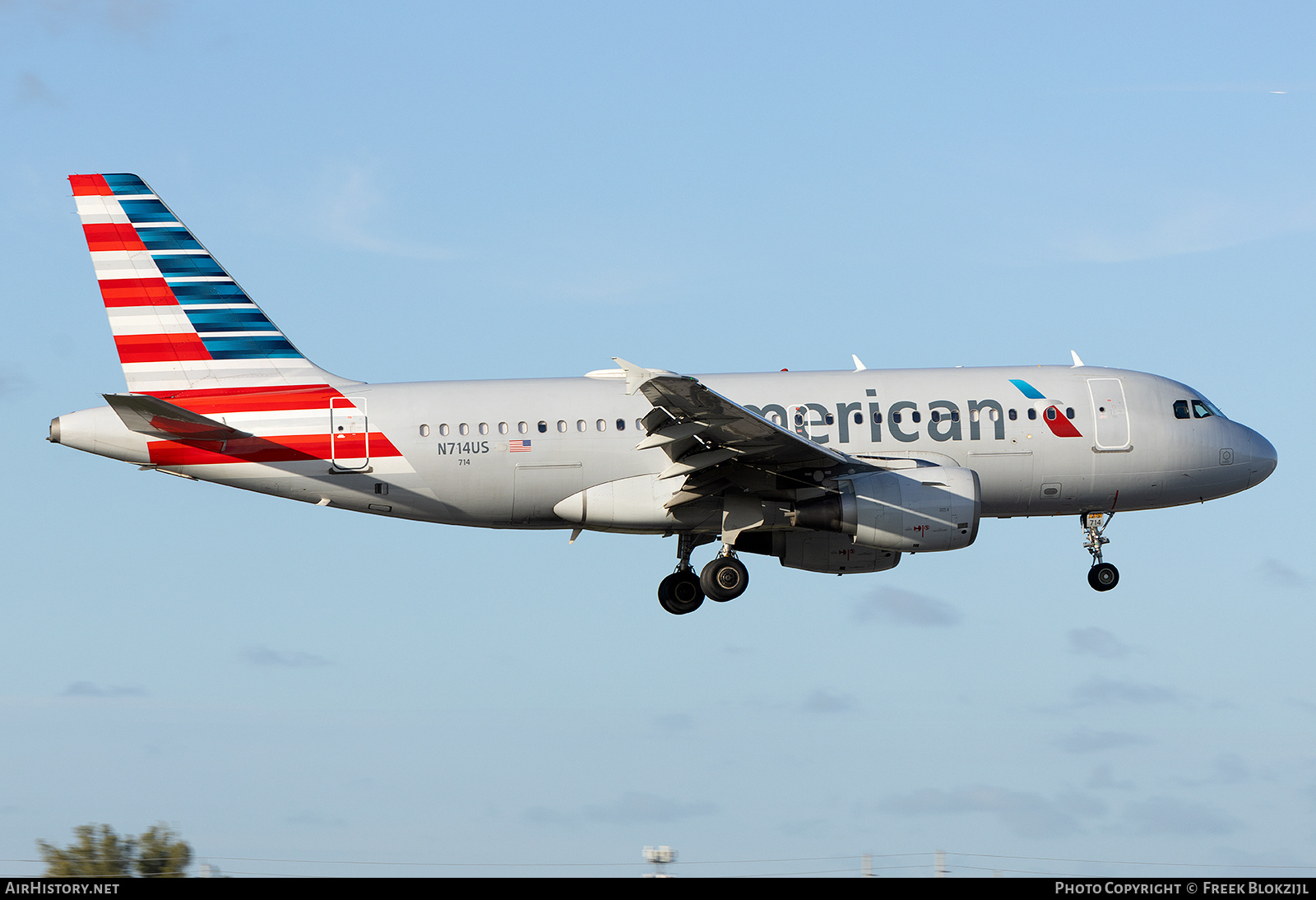 Aircraft Photo of N714US | Airbus A319-112 | American Airlines | AirHistory.net #664166