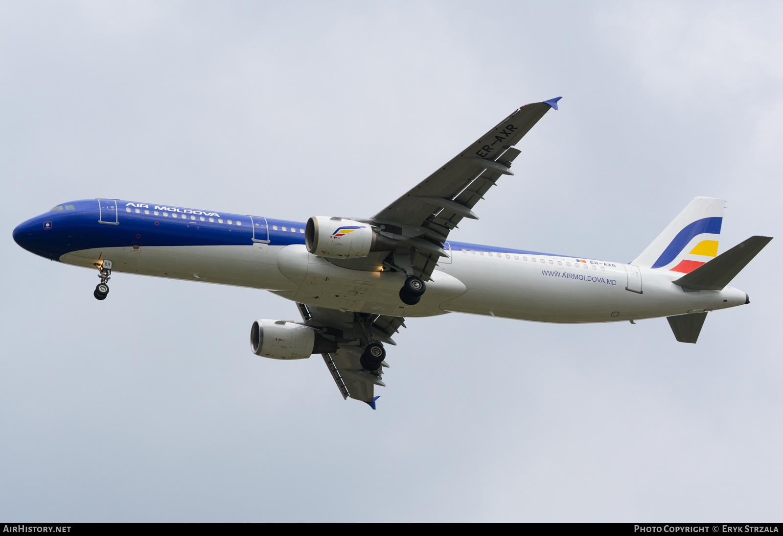 Aircraft Photo of ER-AXR | Airbus A321-211 | Air Moldova | AirHistory.net #664211