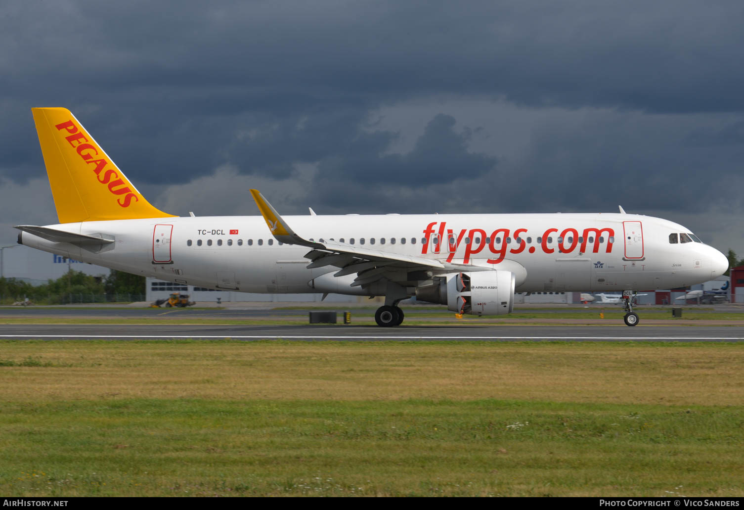 Aircraft Photo of TC-DCL | Airbus A320-214 | Pegasus Airlines | AirHistory.net #664218