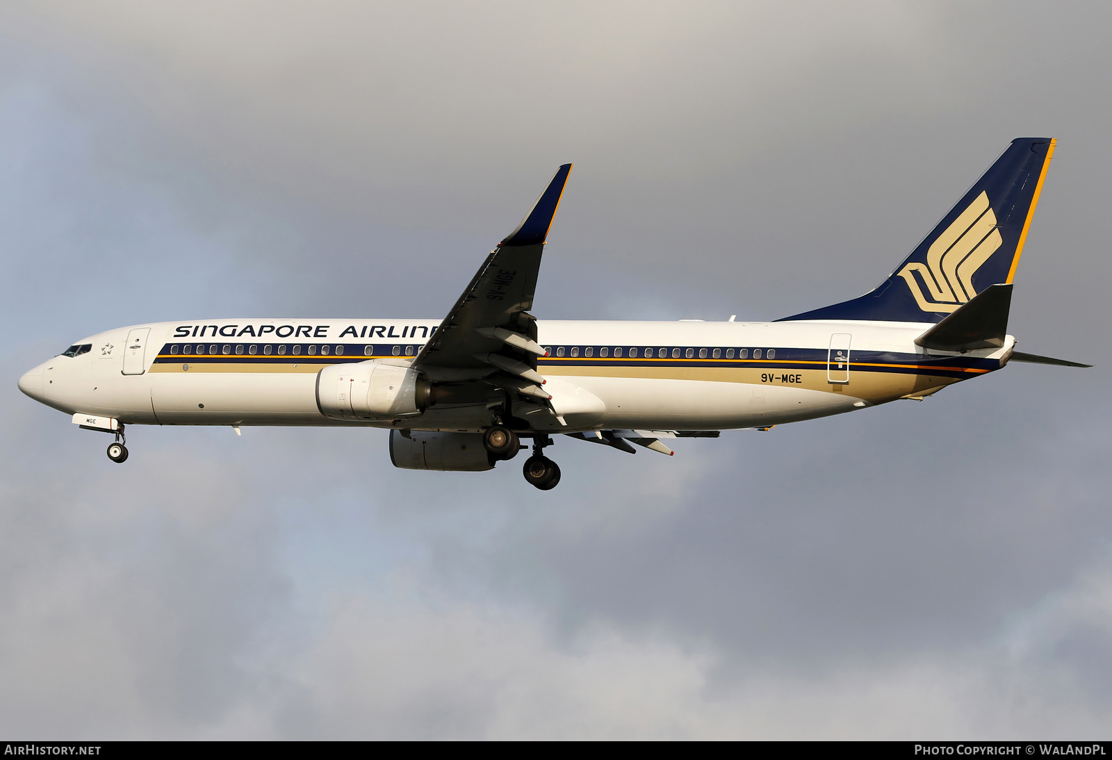 Aircraft Photo of 9V-MGE | Boeing 737-8SA | Singapore Airlines | AirHistory.net #664438