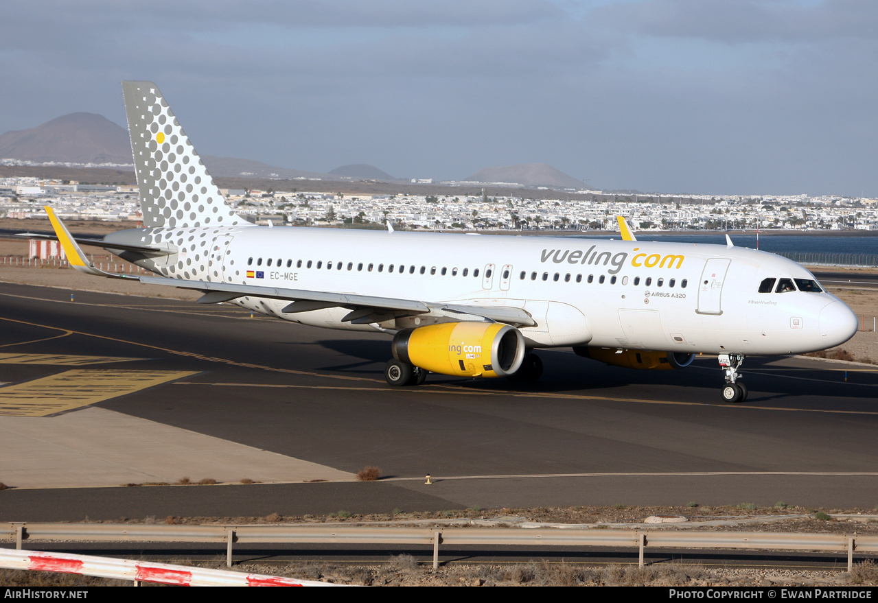 Aircraft Photo of EC-MGE | Airbus A320-232 | Vueling Airlines | AirHistory.net #664487