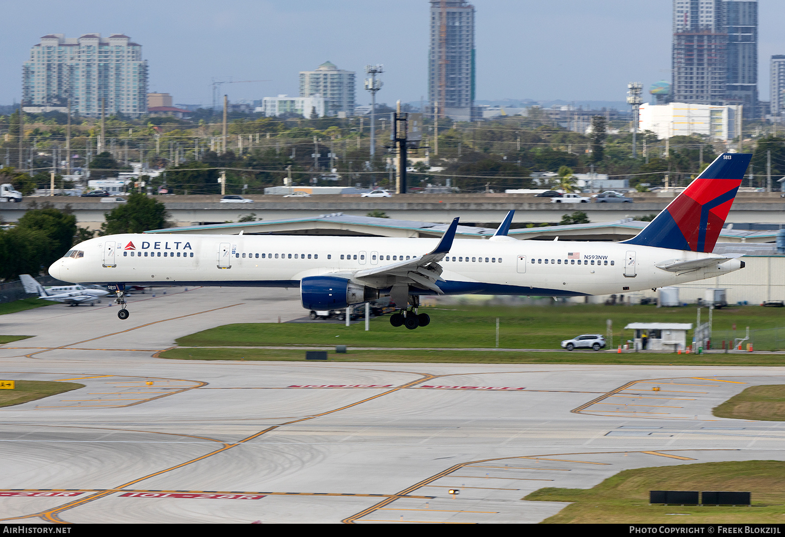 Aircraft Photo of N593NW | Boeing 757-351 | Delta Air Lines | AirHistory.net #664589