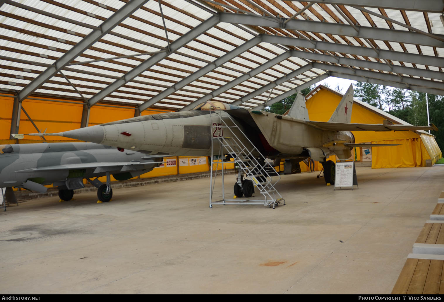 Aircraft Photo of 25 red | Mikoyan-Gurevich MiG-25RBS | Russia - Air Force | AirHistory.net #664736