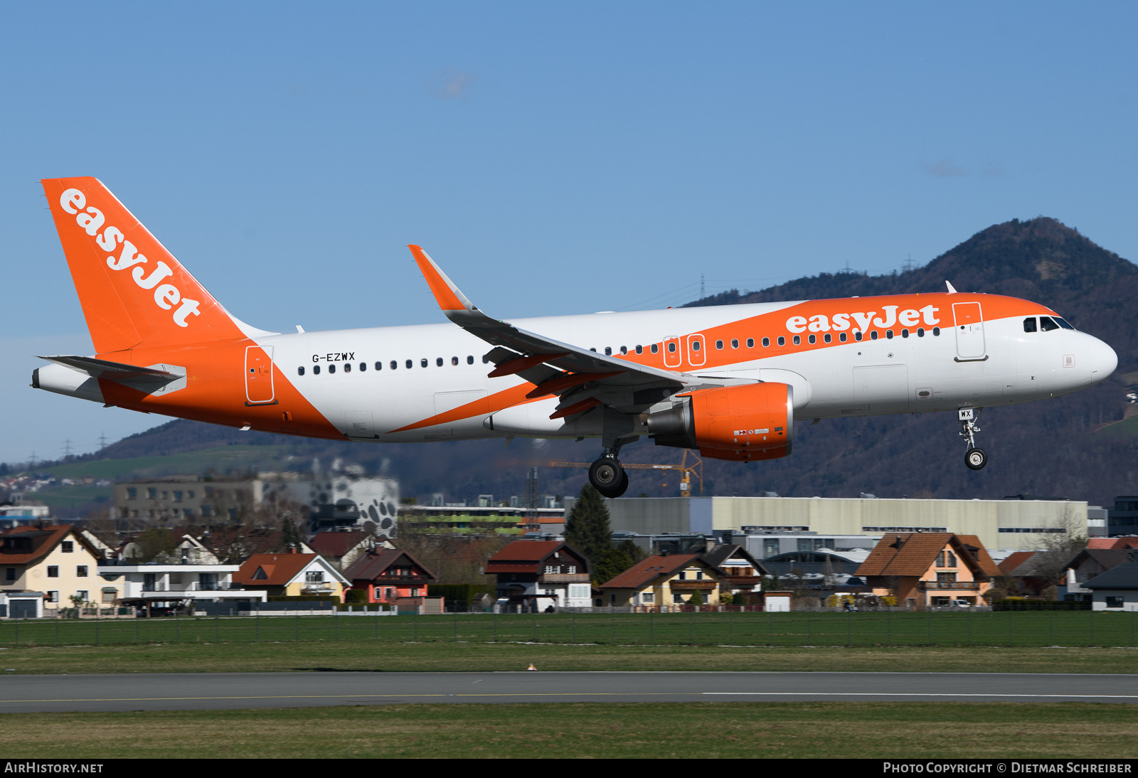 Aircraft Photo of G-EZWX | Airbus A320-214 | EasyJet | AirHistory.net #664833