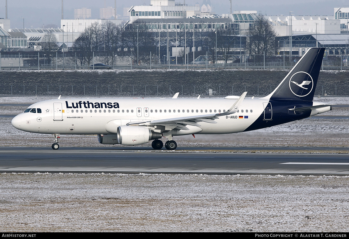 Aircraft Photo of D-AIUD | Airbus A320-214 | Lufthansa | AirHistory.net #665037