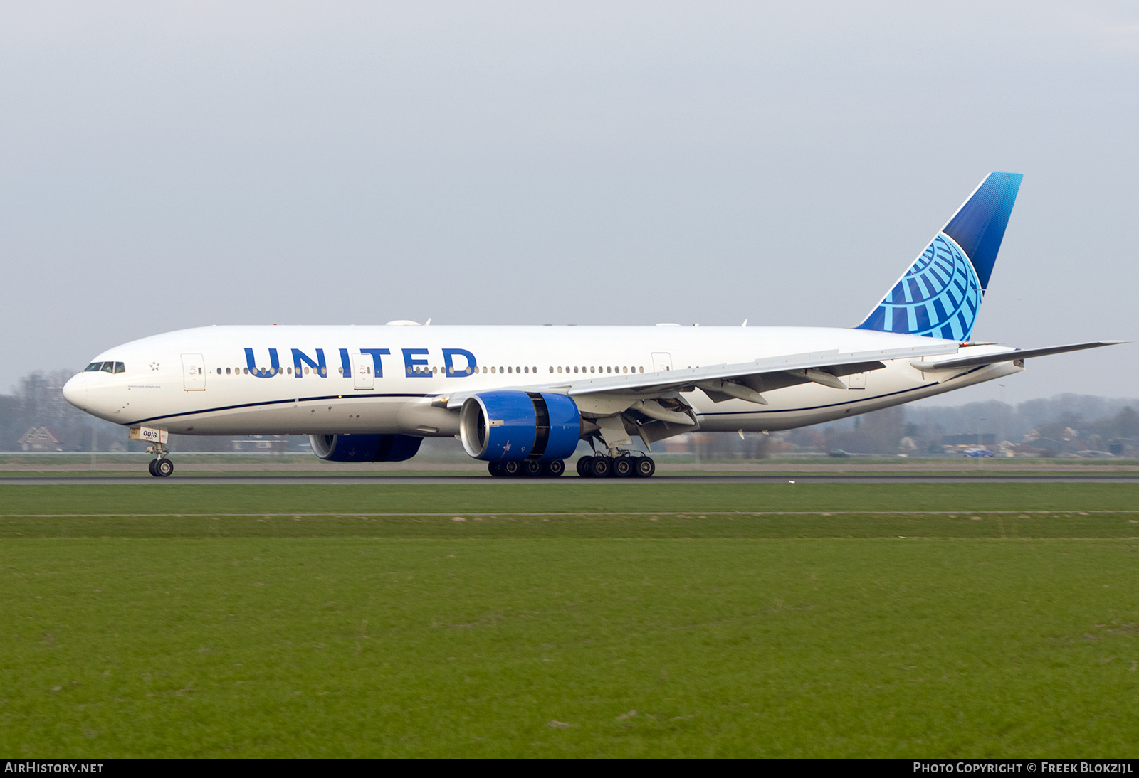 Aircraft Photo of N57016 | Boeing 777-224/ER | United Airlines | AirHistory.net #665134