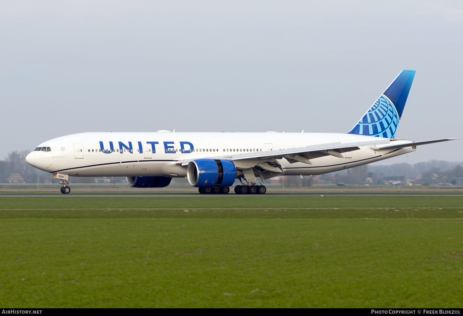 Aircraft Photo of N57016 | Boeing 777-224/ER | United Airlines | AirHistory.net #665134