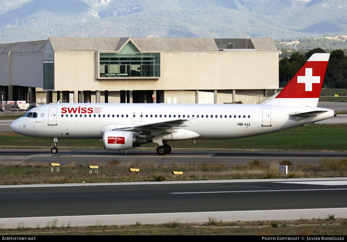 Aircraft Photo of HB-IJJ | Airbus A320-214 | Swiss International Air Lines | AirHistory.net #665367