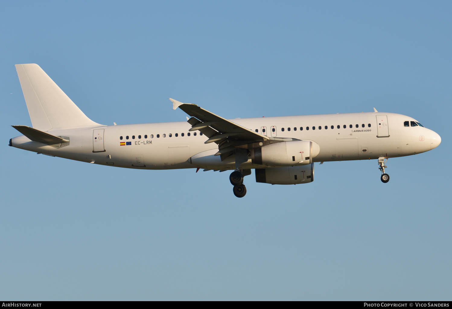 Aircraft Photo of EC-LRM | Airbus A320-232 | AirHistory.net #665370