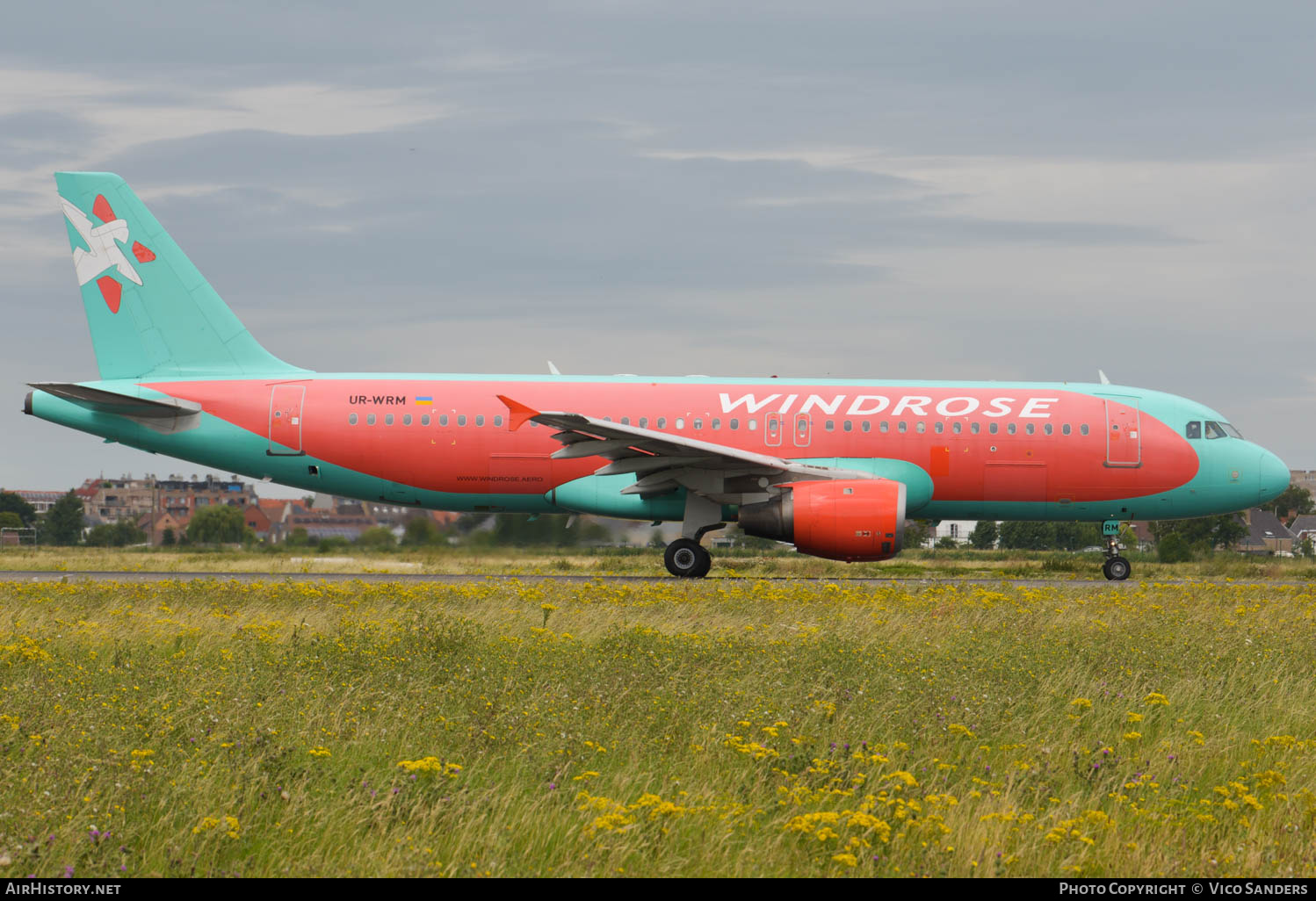 Aircraft Photo of UR-WRM | Airbus A320-212 | Windrose | AirHistory.net #665408