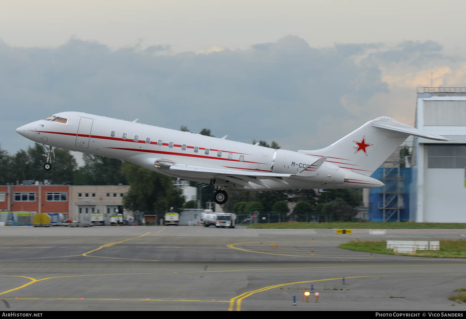 Aircraft Photo of M-CCCP | Bombardier Global 5000 (BD-700-1A11) | AirHistory.net #665413