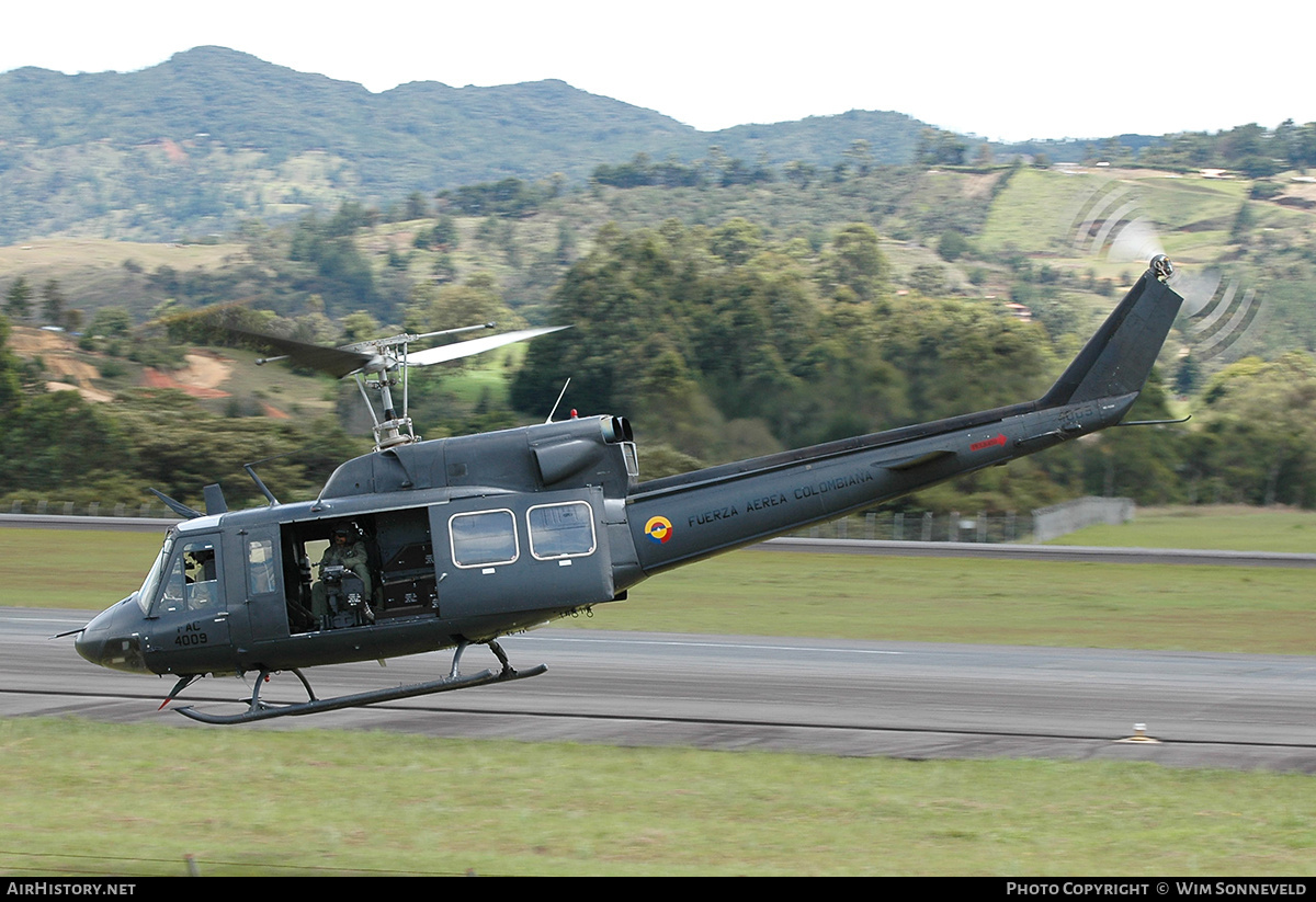 Aircraft Photo of FAC4009 | Bell 212 Twin Two-Twelve | Colombia - Air Force | AirHistory.net #665566