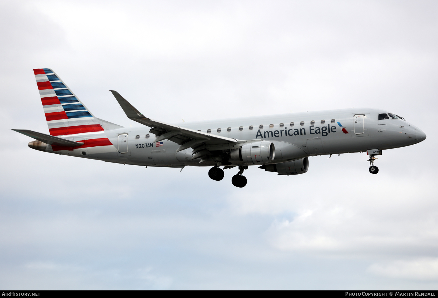 Aircraft Photo of N207AN | Embraer 175LR (ERJ-170-200LR) | American Eagle | AirHistory.net #665567