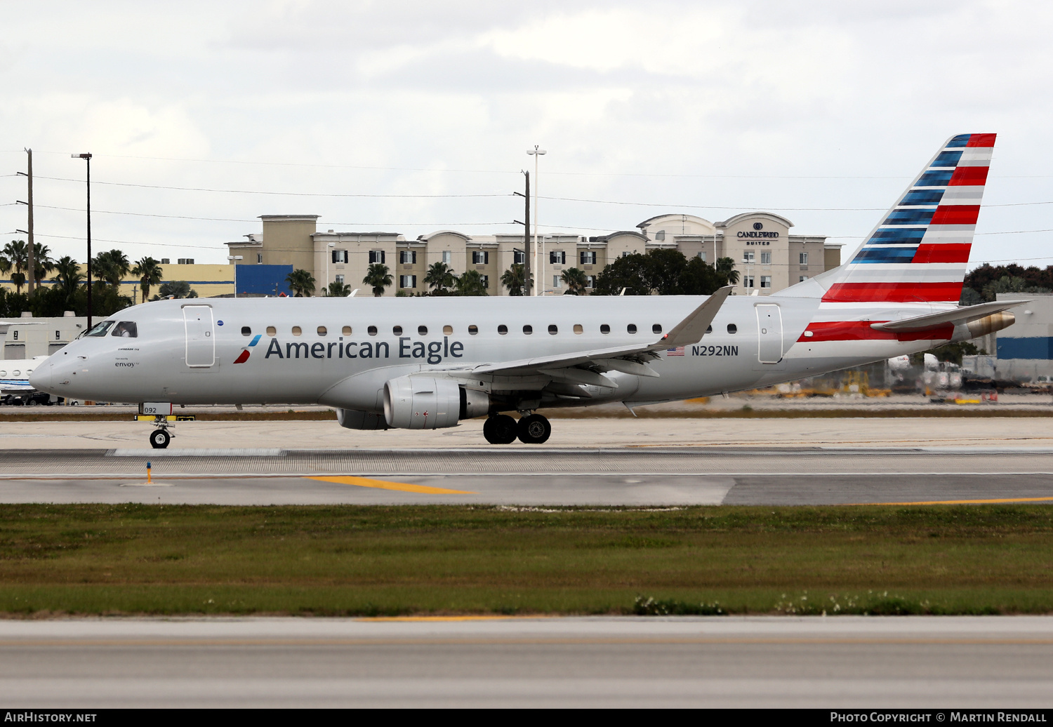 Aircraft Photo of N292NN | Embraer 175LR (ERJ-170-200LR) | American Eagle | AirHistory.net #665570