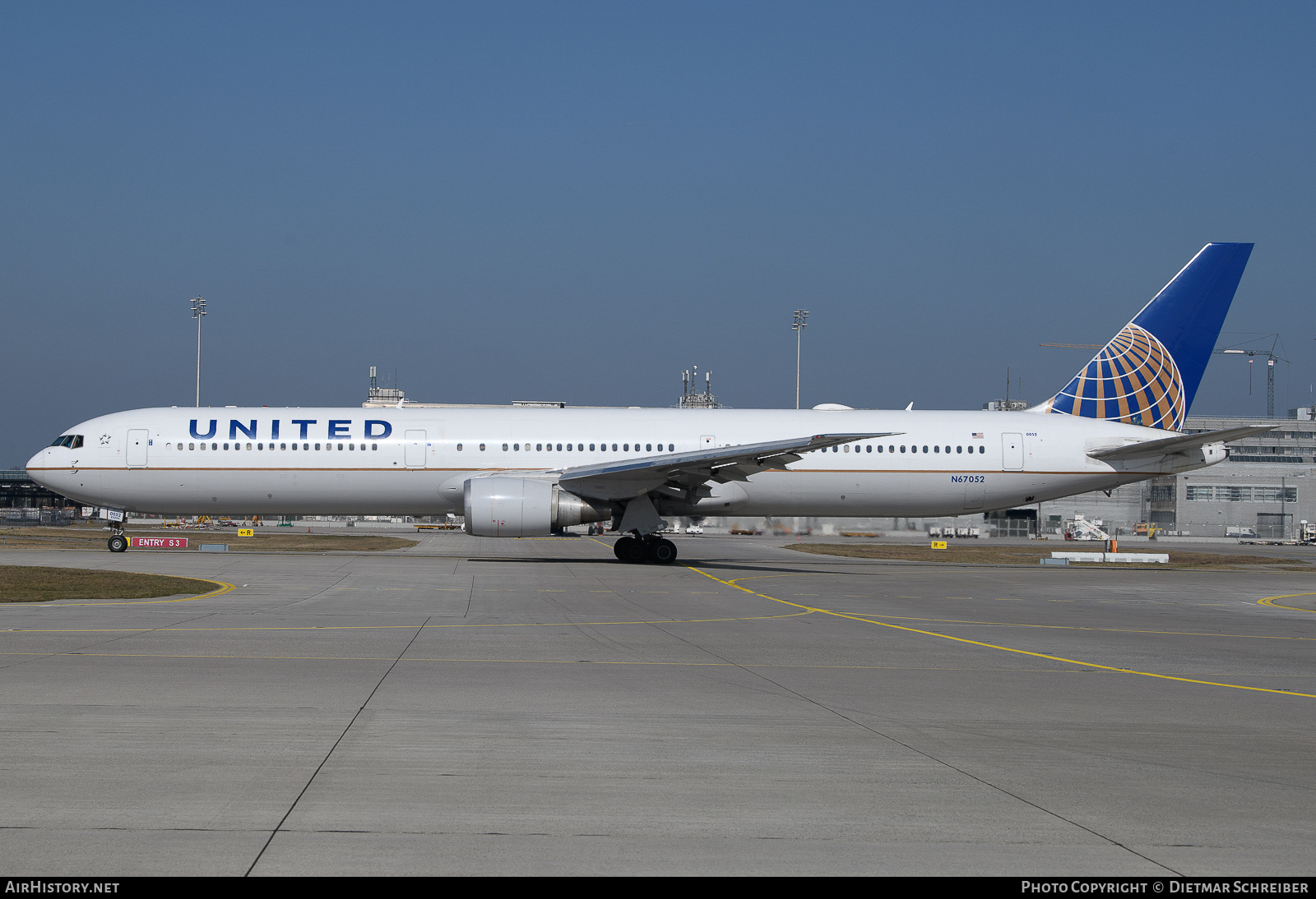 Aircraft Photo of N67052 | Boeing 767-424/ER | United Airlines | AirHistory.net #665640