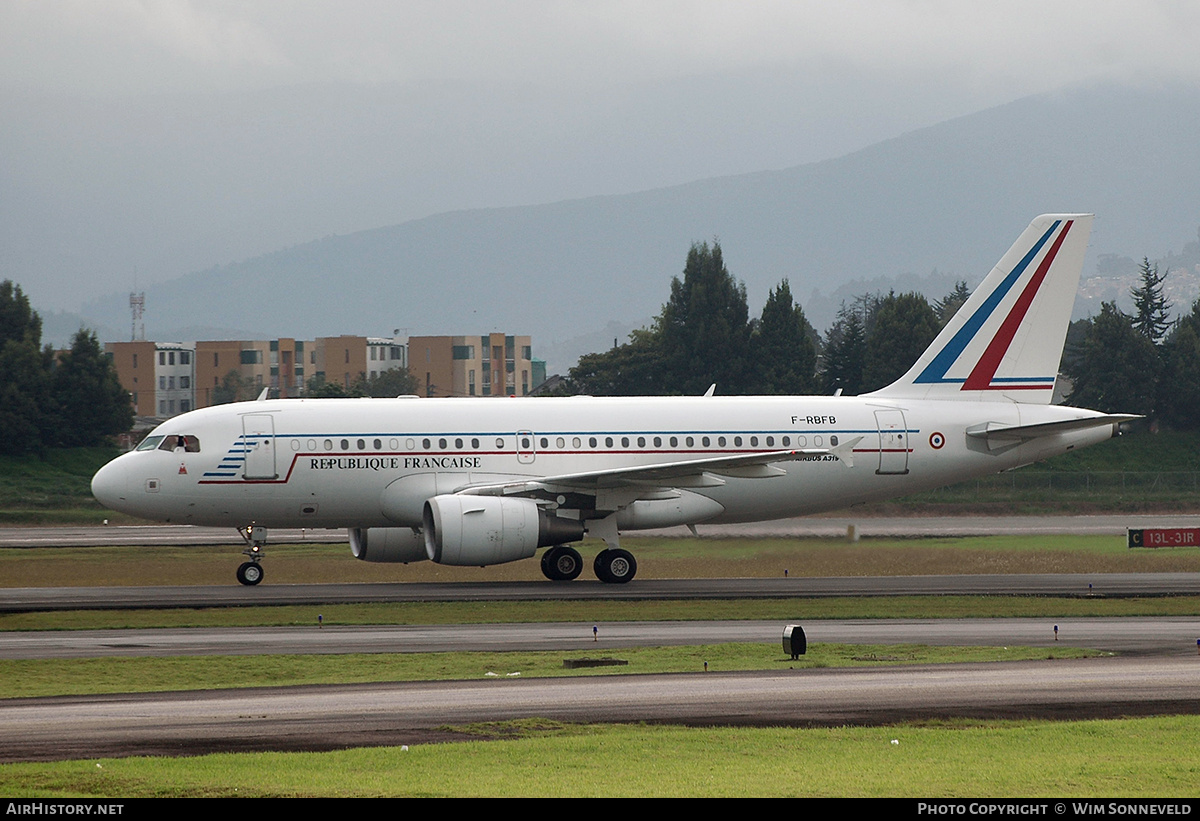 Aircraft Photo of 1556 | Airbus ACJ319 (A319-115/CJ) | France - Air Force | AirHistory.net #665721