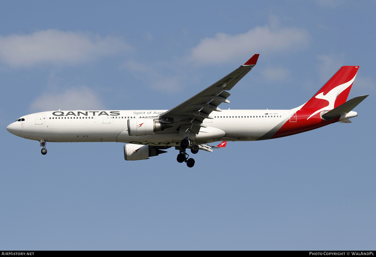 Aircraft Photo of VH-QPH | Airbus A330-303 | Qantas | AirHistory.net #665817