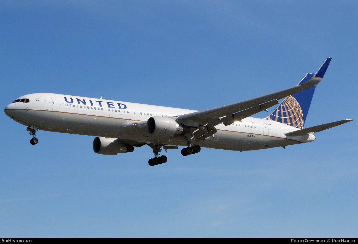 Aircraft Photo of N684UA | Boeing 767-3CB/ER | United Airlines | AirHistory.net #666099