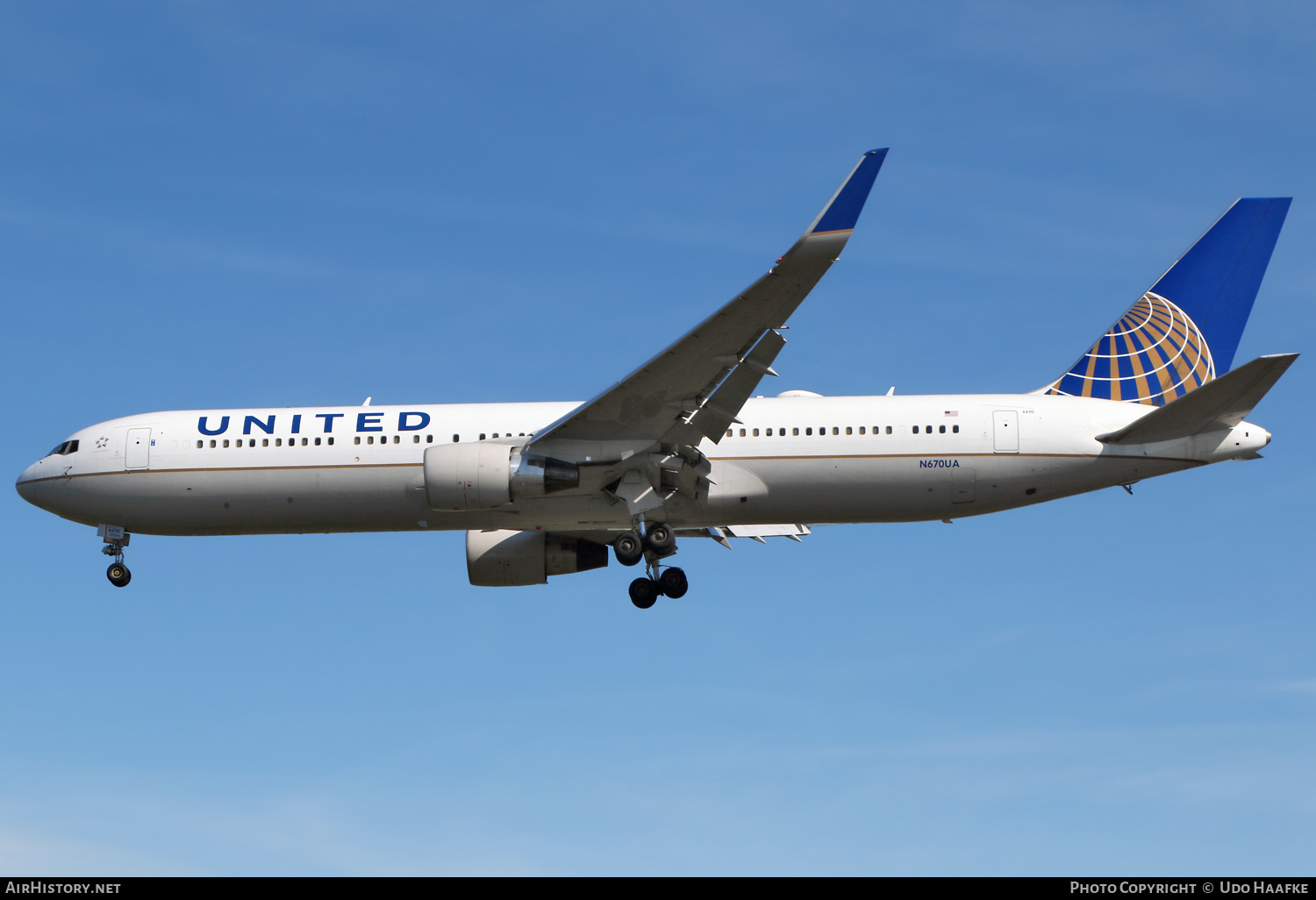 Aircraft Photo of N670UA | Boeing 767-322/ER | United Airlines | AirHistory.net #666112