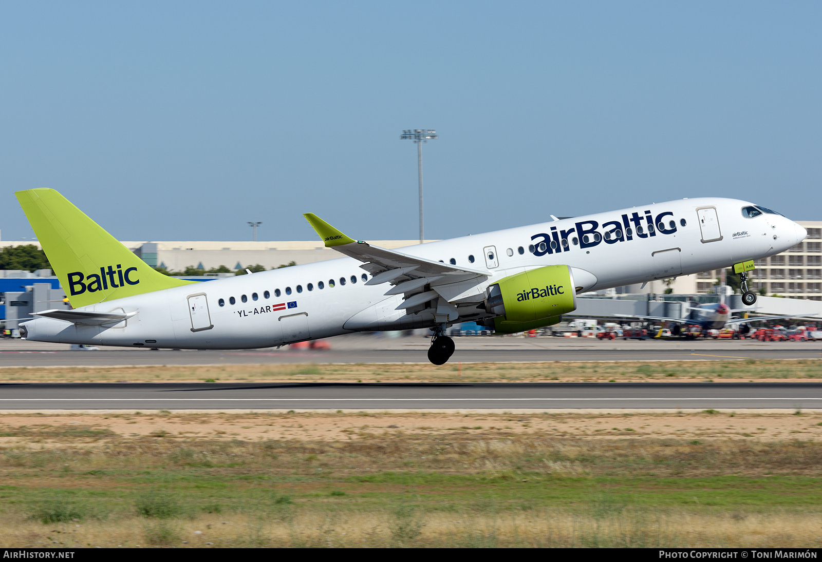 Aircraft Photo of YL-AAR | Airbus A220-371 (BD-500-1A11) | AirBaltic | AirHistory.net #666128