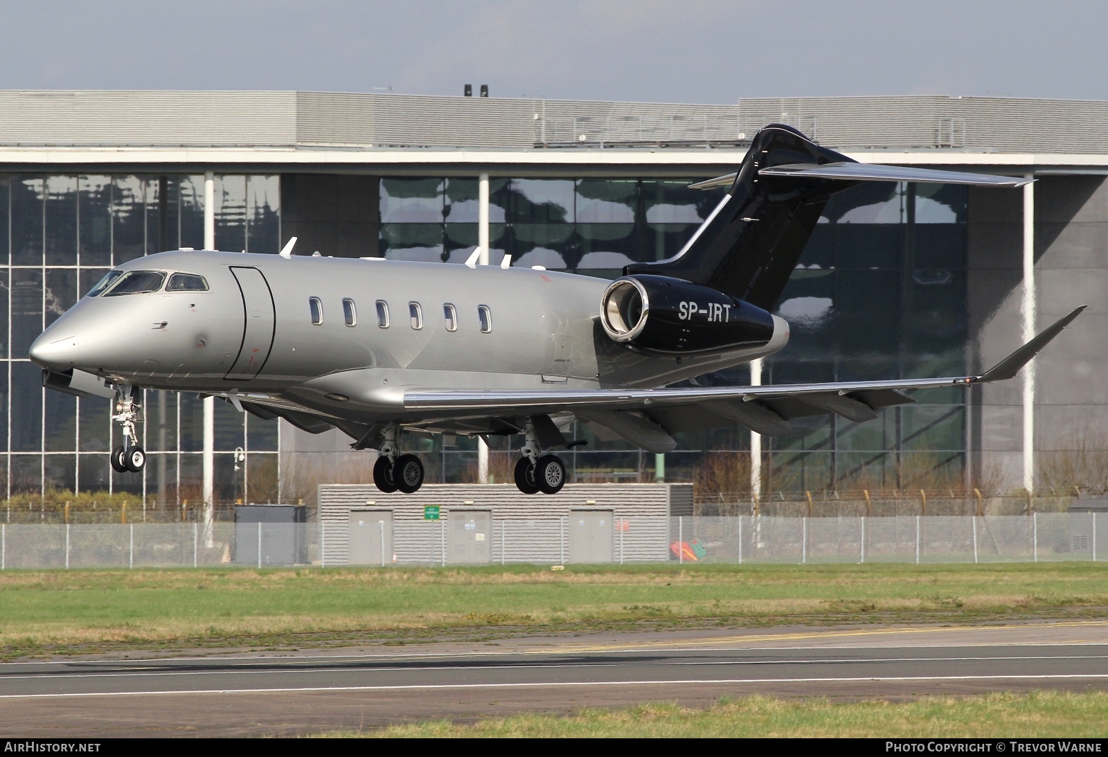 Aircraft Photo of SP-IRT | Bombardier Challenger 3500 (BD-100-1A10) | AirHistory.net #666173