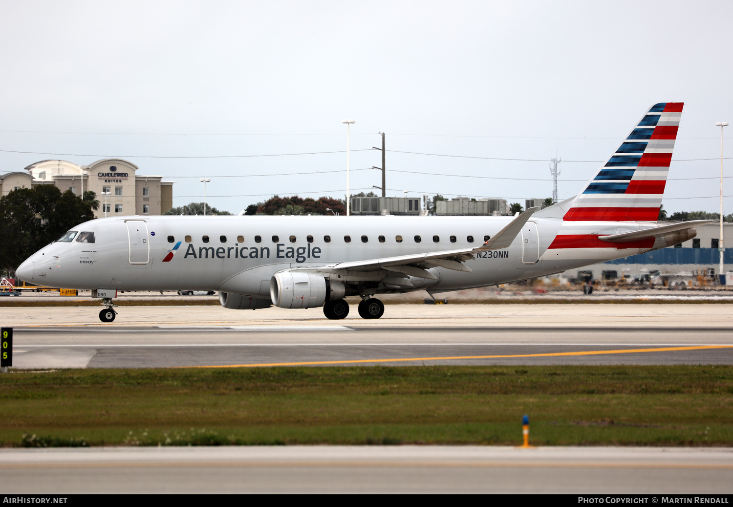 Aircraft Photo of N230NN | Embraer 175LR (ERJ-170-200LR) | American Eagle | AirHistory.net #666212