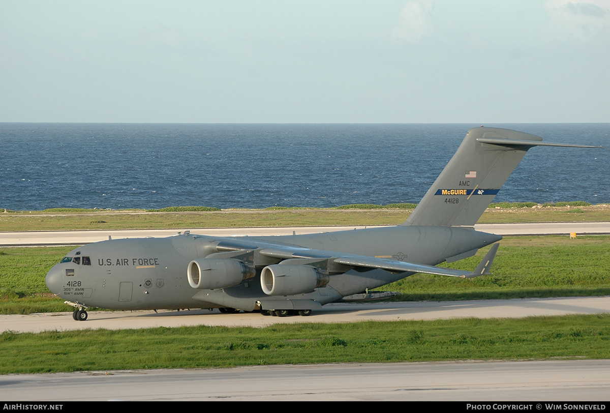 Aircraft Photo of 04-4128 / 44128 | Boeing C-17A Globemaster III | USA - Air Force | AirHistory.net #666324