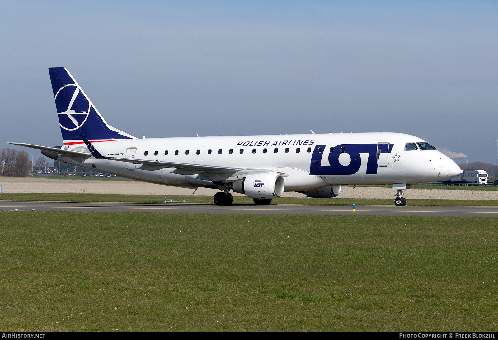 Aircraft Photo of SP-LIL | Embraer 175STD (ERJ-170-200STD) | LOT Polish Airlines - Polskie Linie Lotnicze | AirHistory.net #666442