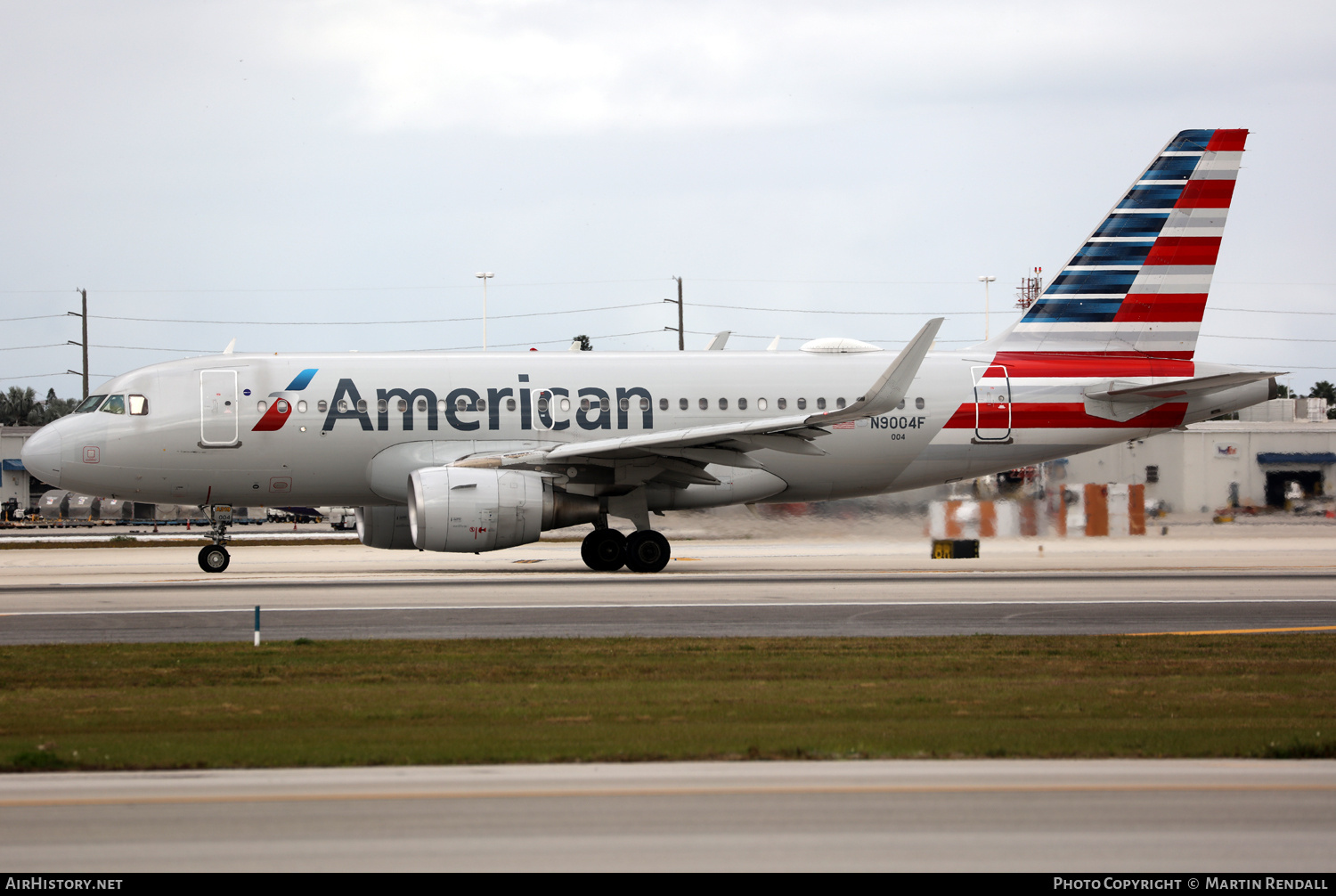 Aircraft Photo of N9004F | Airbus A319-115 | American Airlines | AirHistory.net #666484